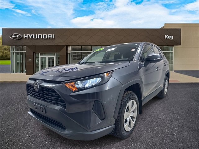 2022 Toyota RAV4 LE's photo