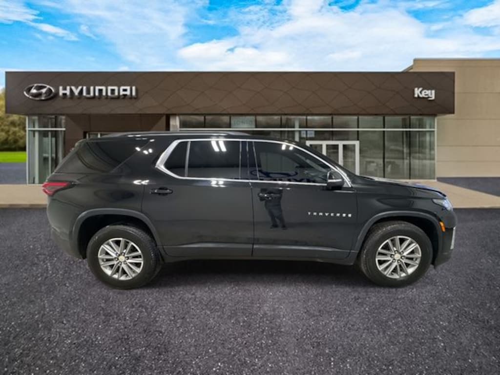 Used 2023 Chevrolet Traverse LT Cloth w/1LT SUV