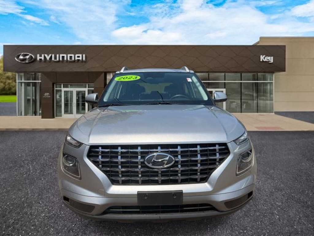 Used 2023 Hyundai Venue SEL SUV