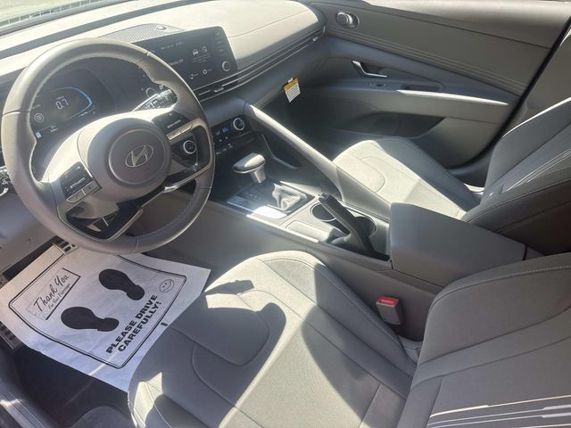 2025 Hyundai Elantra SEL - Photo 12