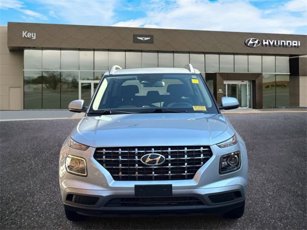 Used 2023 Hyundai Venue SEL SUV