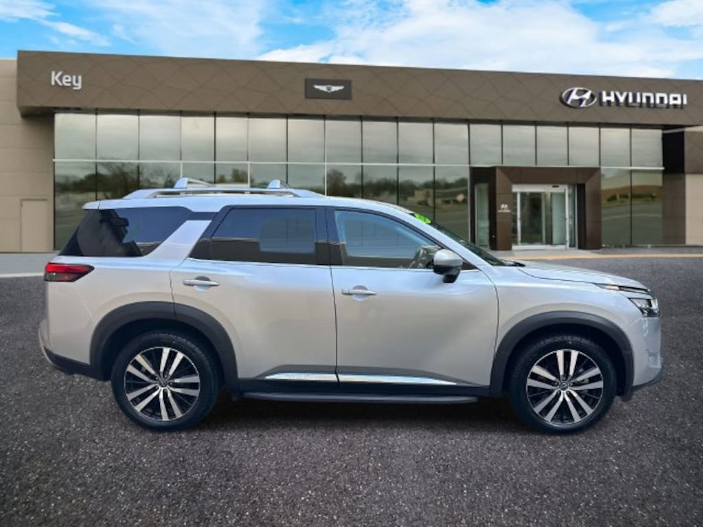 Used 2023 Nissan Pathfinder Platinum SUV