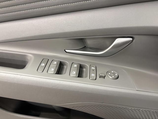 2025 Hyundai Elantra SEL - Photo 17