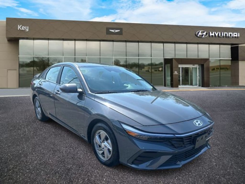 Used 2024 Hyundai Elantra SE Sedan