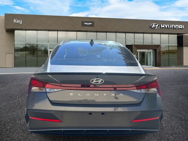 2025 Hyundai Elantra SEL - Photo 8