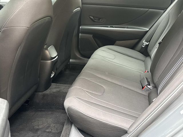 2025 Hyundai Elantra SEL - Photo 15