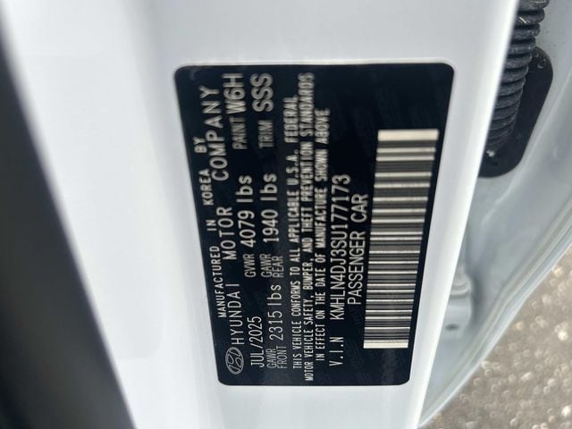 2025 Hyundai Elantra Limited - Photo 29