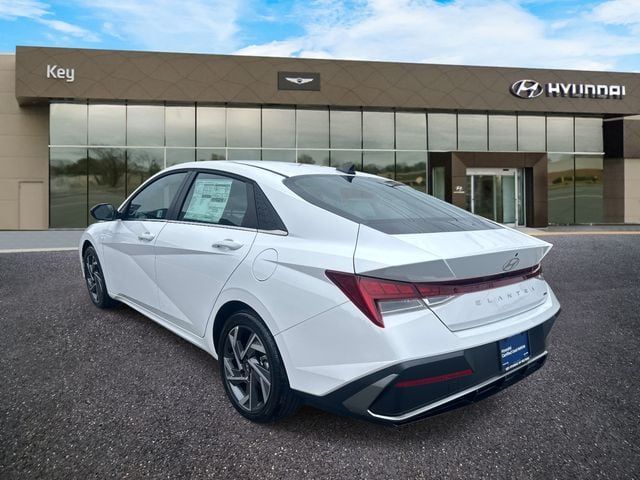 2025 Hyundai Elantra Limited - Photo 8