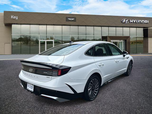 2025 Hyundai Sonata Hybrid SEL - Photo 3