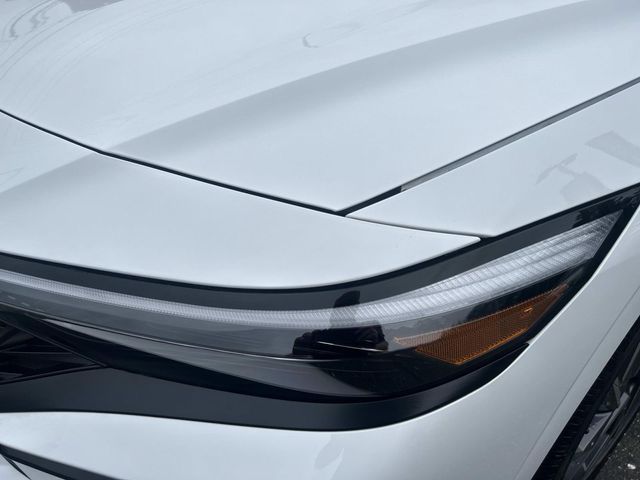 2025 Hyundai Elantra Limited - Photo 10