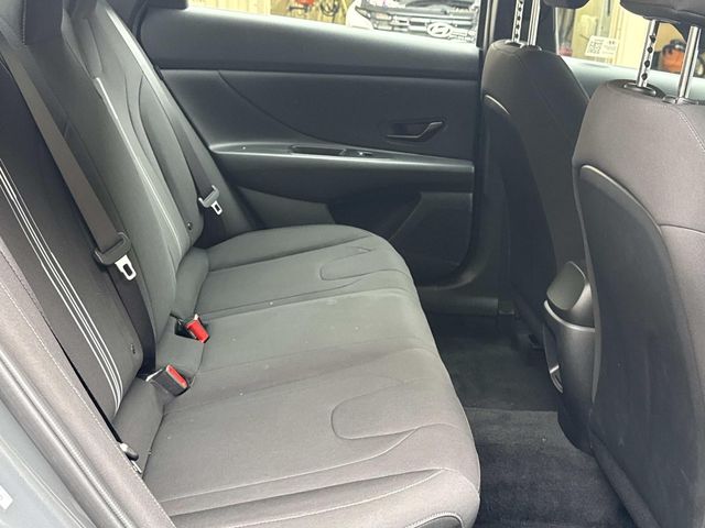 2025 Hyundai Elantra SEL - Photo 16