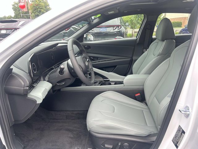 2025 Hyundai Elantra Limited - Photo 14