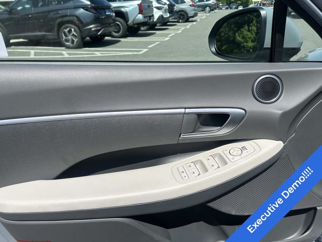 2025 Hyundai Sonata SE - Photo 13