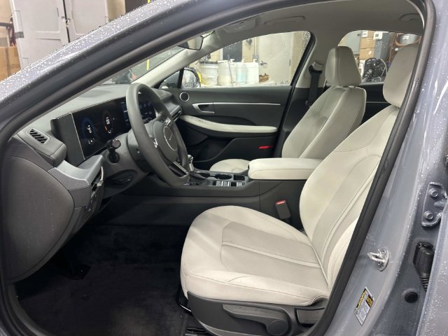2025 Hyundai Sonata SE - Photo 18