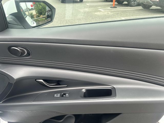 2025 Hyundai Elantra Limited - Photo 27
