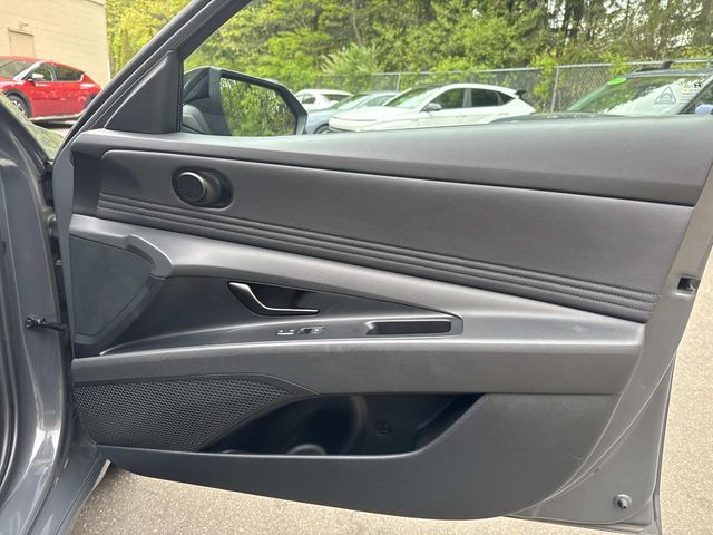2025 Hyundai Elantra SEL - Photo 18