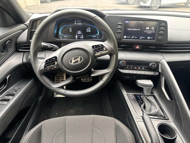 2025 Hyundai Elantra SEL - Photo 11