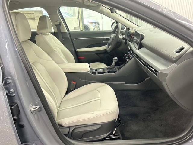2025 Hyundai Sonata SE - Photo 28