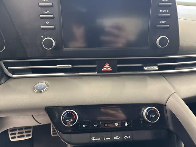 2025 Hyundai Elantra SEL - Photo 15