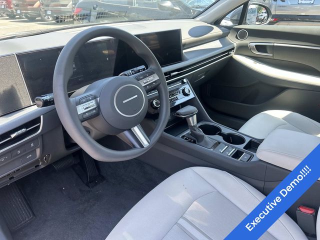 2025 Hyundai Sonata SE - Photo 12