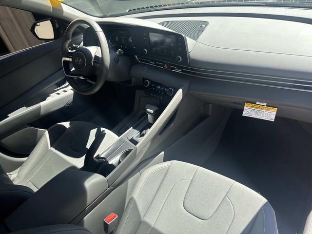 2025 Hyundai Elantra SEL - Photo 24