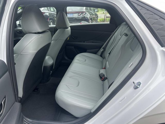 2025 Hyundai Elantra Limited - Photo 24