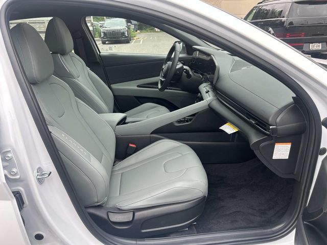 2025 Hyundai Elantra Limited - Photo 28