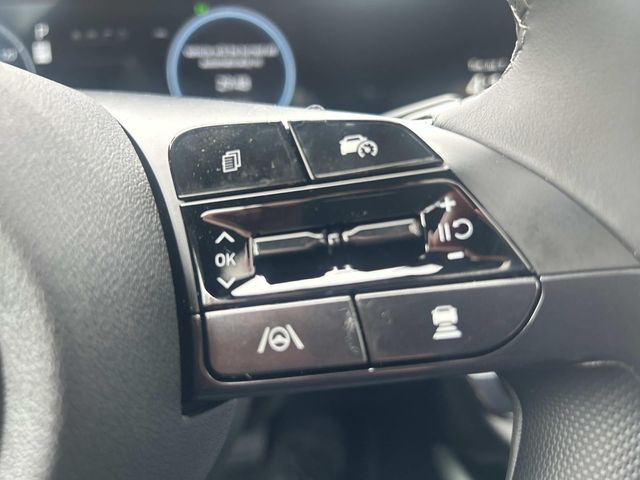 2025 Hyundai Elantra Limited - Photo 17