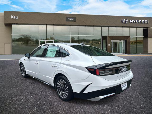 2025 Hyundai Sonata Hybrid SEL - Photo 4