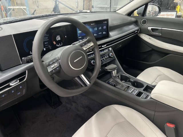 2025 Hyundai Sonata SE - Photo 16