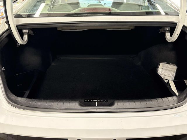 2025 Hyundai Elantra SEL - Photo 22