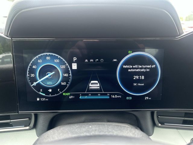 2025 Hyundai Elantra Limited - Photo 18