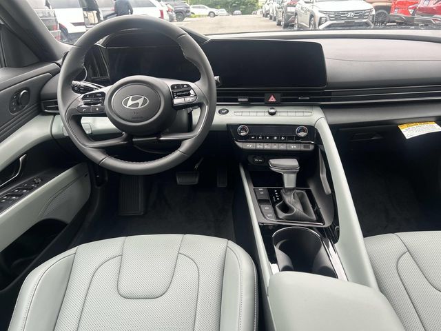 2025 Hyundai Elantra Limited - Photo 15