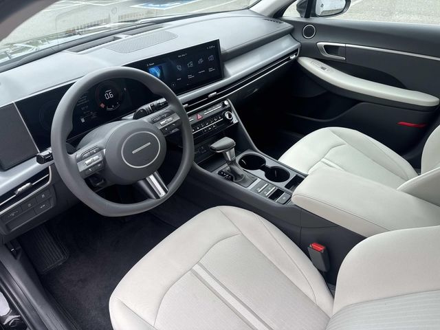 2025 Hyundai Sonata SE - Photo 9