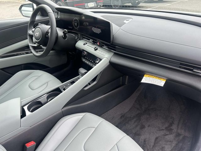 2025 Hyundai Elantra Limited - Photo 26
