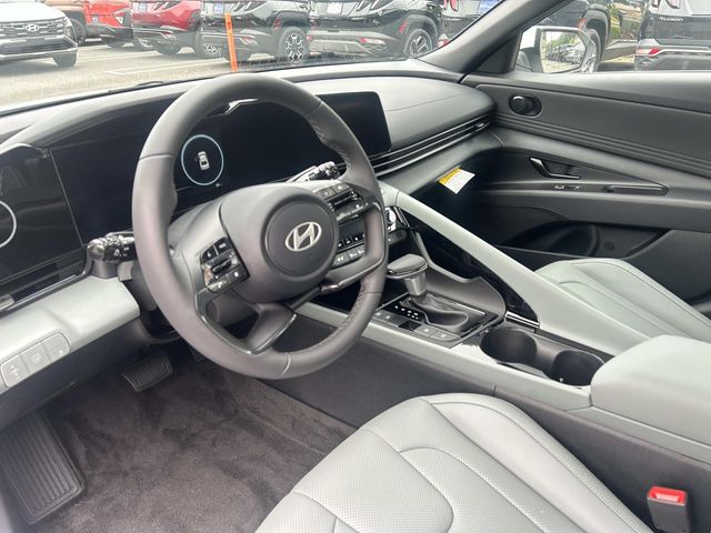 2025 Hyundai Elantra Limited - Photo 12