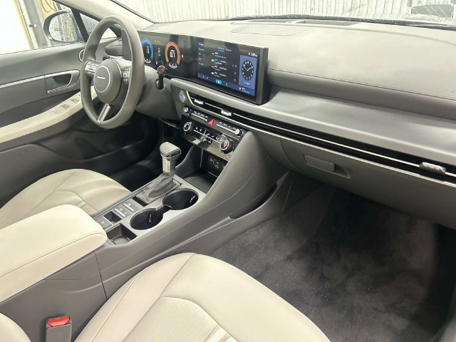 2025 Hyundai Sonata SE - Photo 31