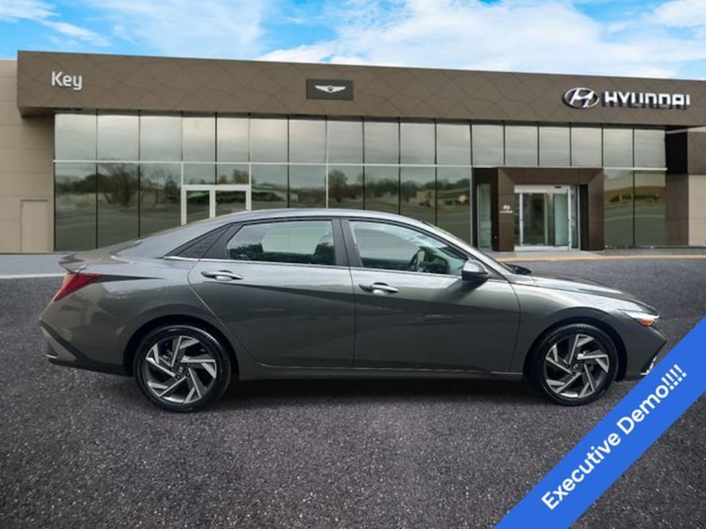 Certified 2025 Hyundai Elantra SEL Convenience Sedan