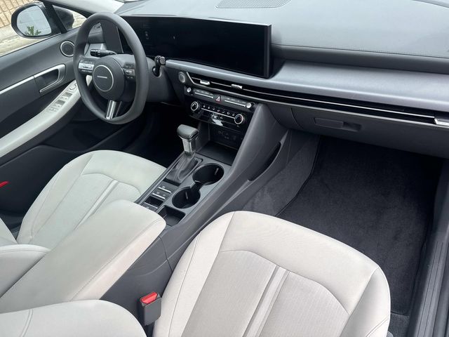2025 Hyundai Sonata SE - Photo 18