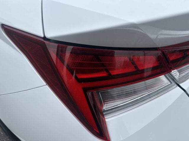 2025 Hyundai Elantra Limited - Photo 7