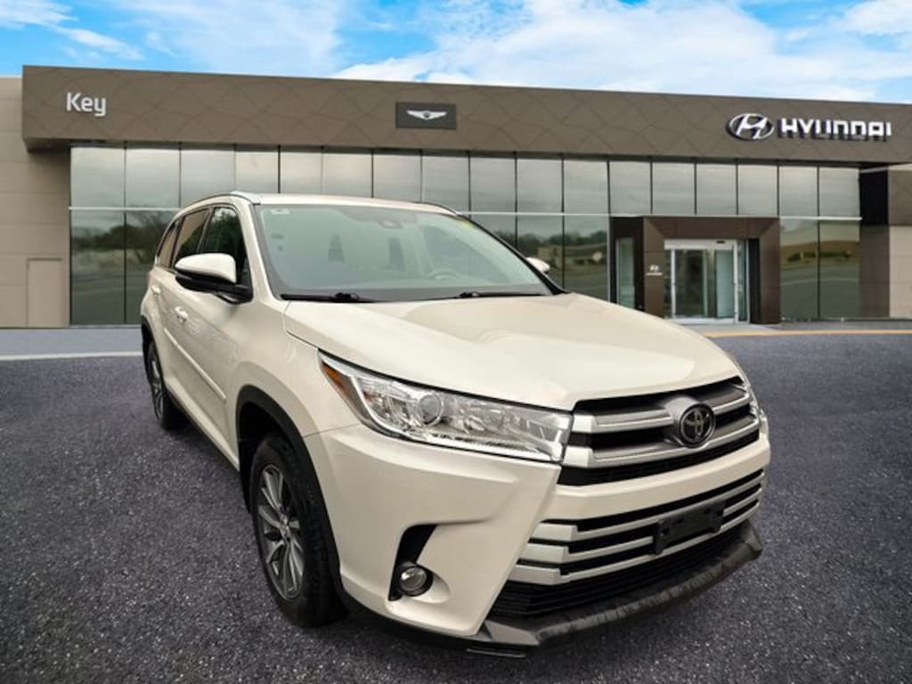 Used 2019 Toyota Highlander XLE V6 SUV