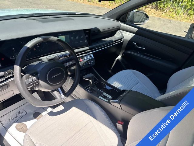 2025 Hyundai Santa Cruz SE - Photo 11