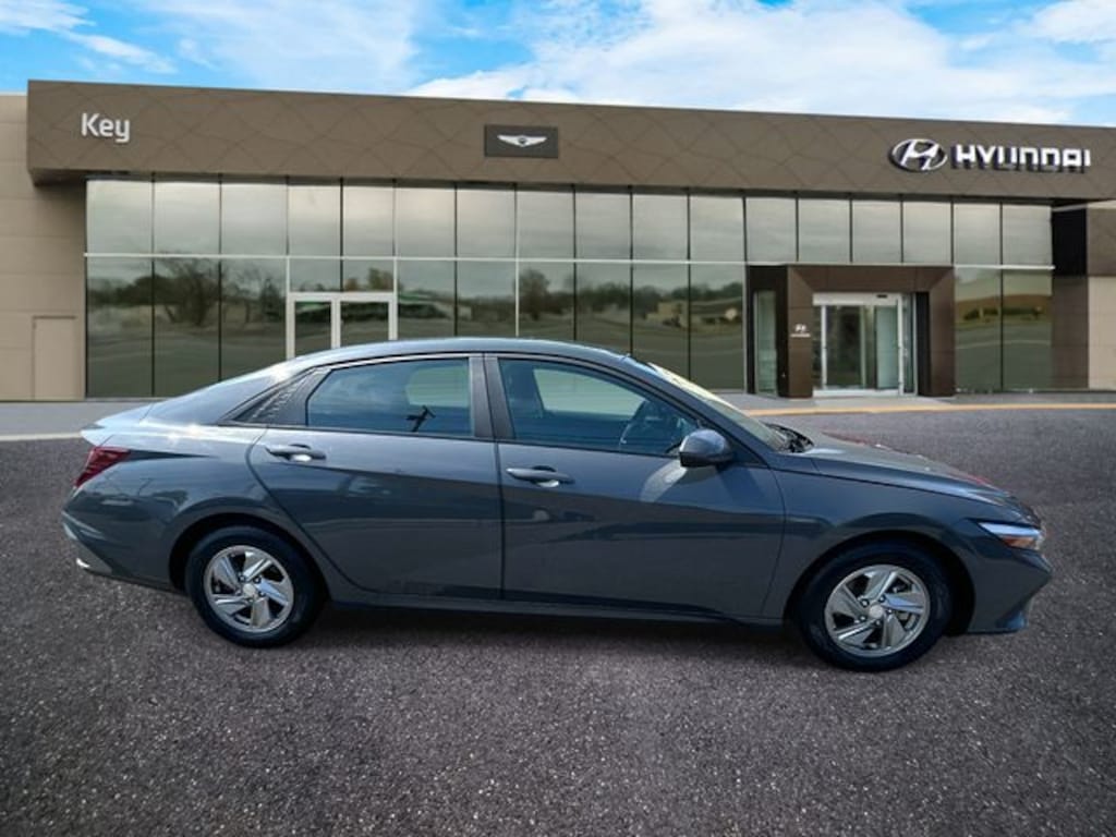 Used 2024 Hyundai Elantra SE Sedan