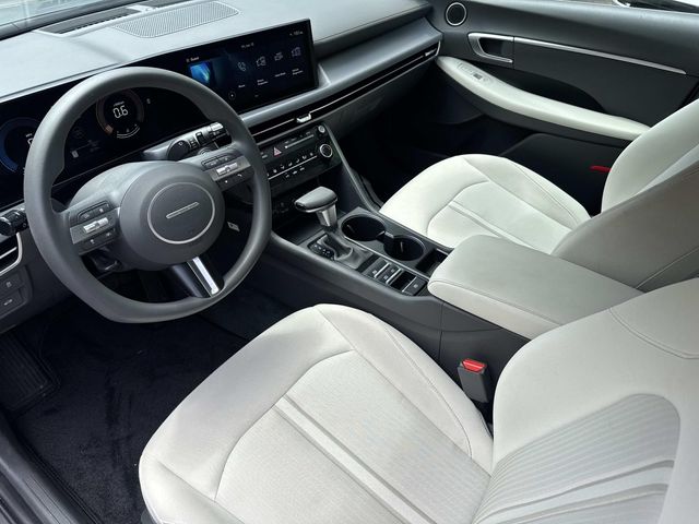 2025 Hyundai Sonata SE - Photo 11
