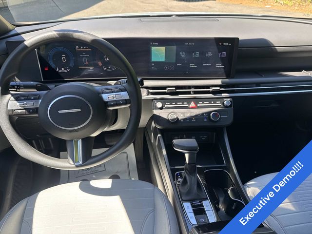 2025 Hyundai Santa Cruz SE - Photo 12