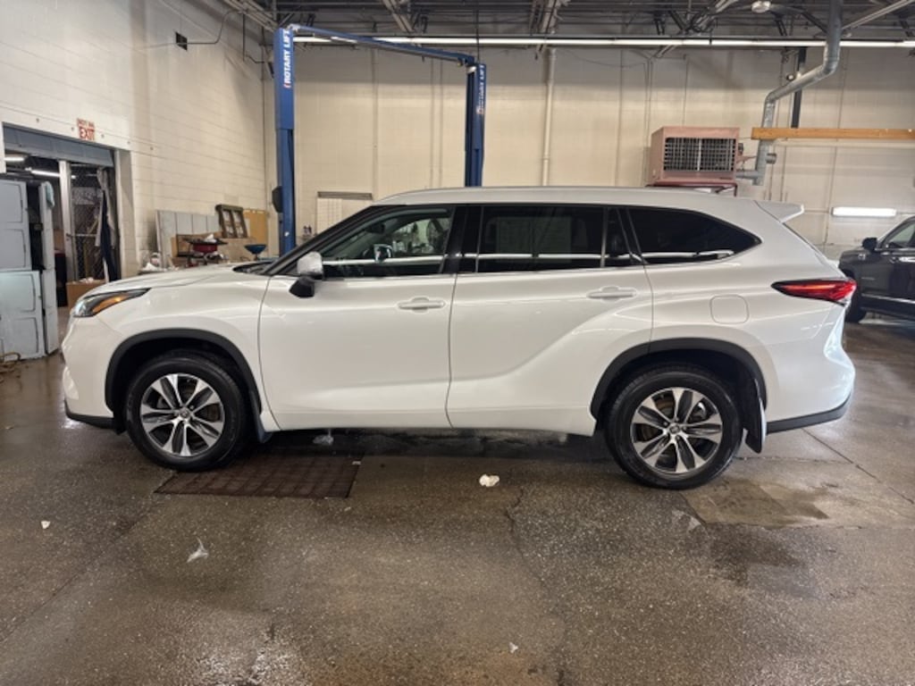 Used 2022 Toyota Highlander XLE SUV