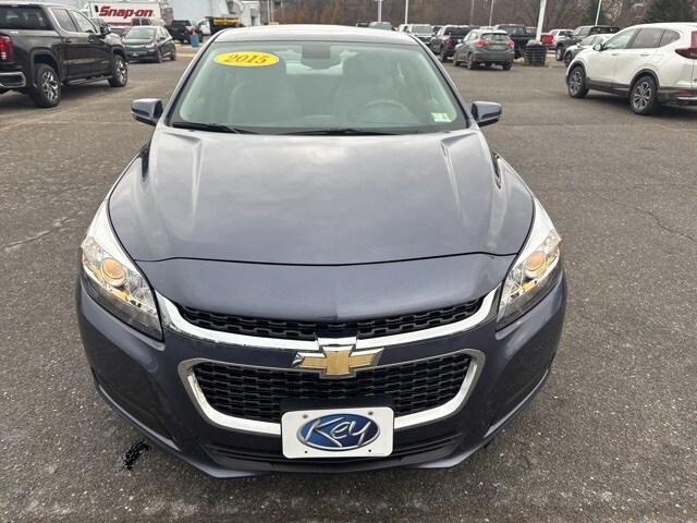 2015 Chevrolet Malibu 1LT photo 2
