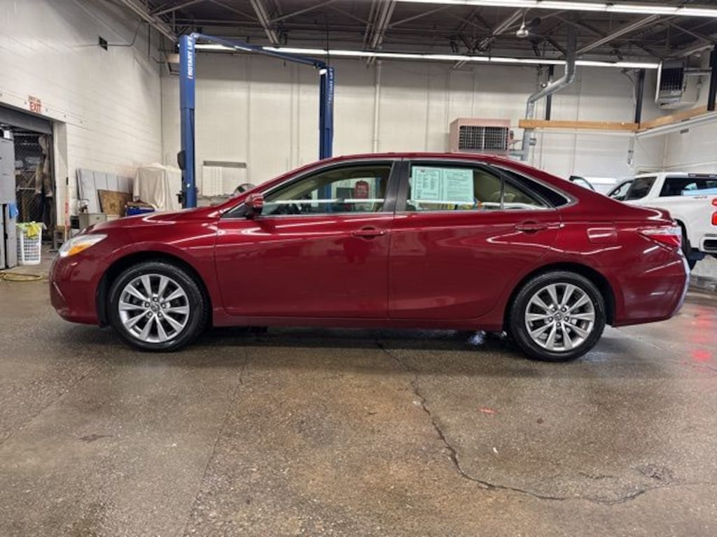 Used 2017 Toyota Camry XLE Sedan