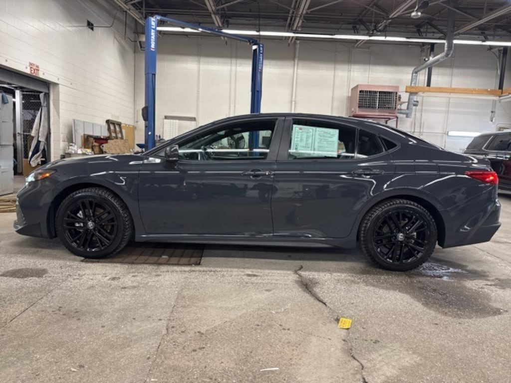 Used 2025 Toyota Camry SE Sedan