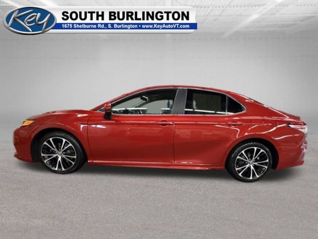 Used 2020 Toyota Camry SE Sedan